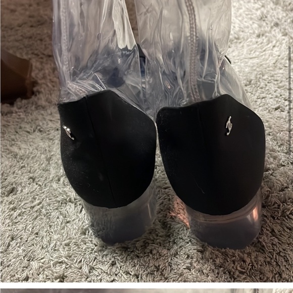 Channel Rainboots - Picture 4 of 16